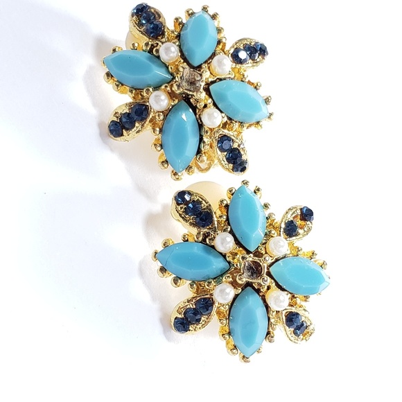 Jewelry - Classic style clip on earrings